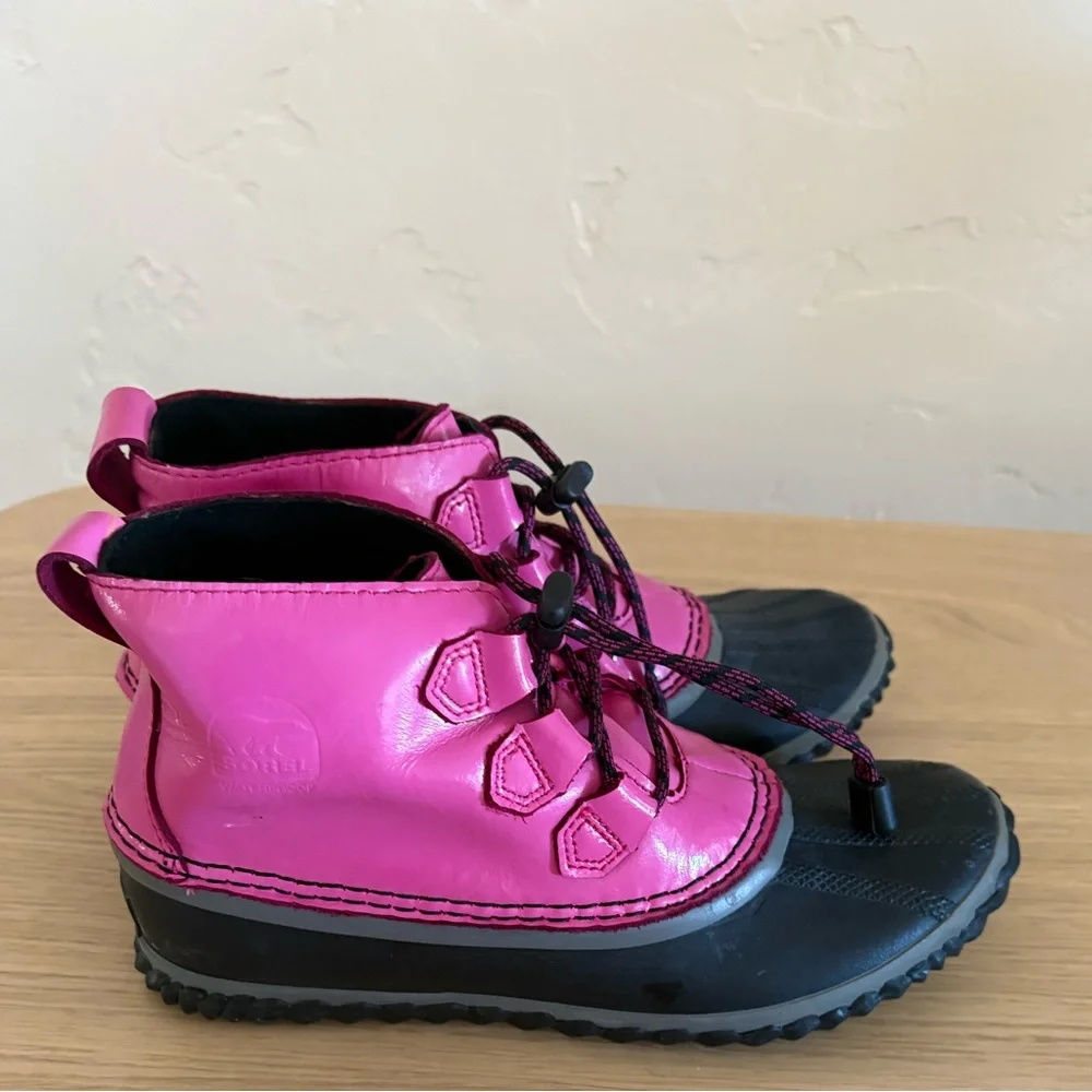 Sorel Out-N-About Hot Pink Black Duck Boots Size 5
